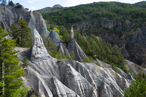 La salle de bal des demoiselles coiffées site incroyable en france dans les alpes 