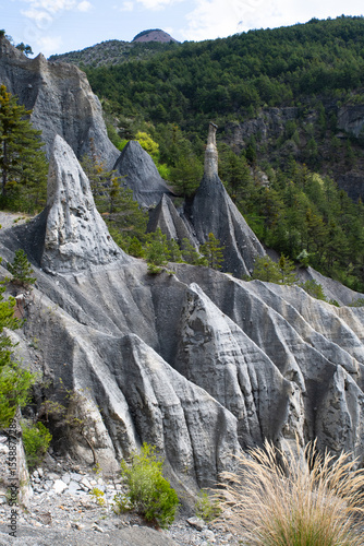 site rocheux et géologique incroyable dans les alpes françaises