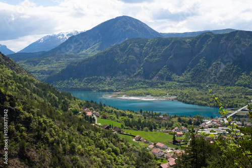 Lac de Serre-Ponçon et bassin de rétention à rousset