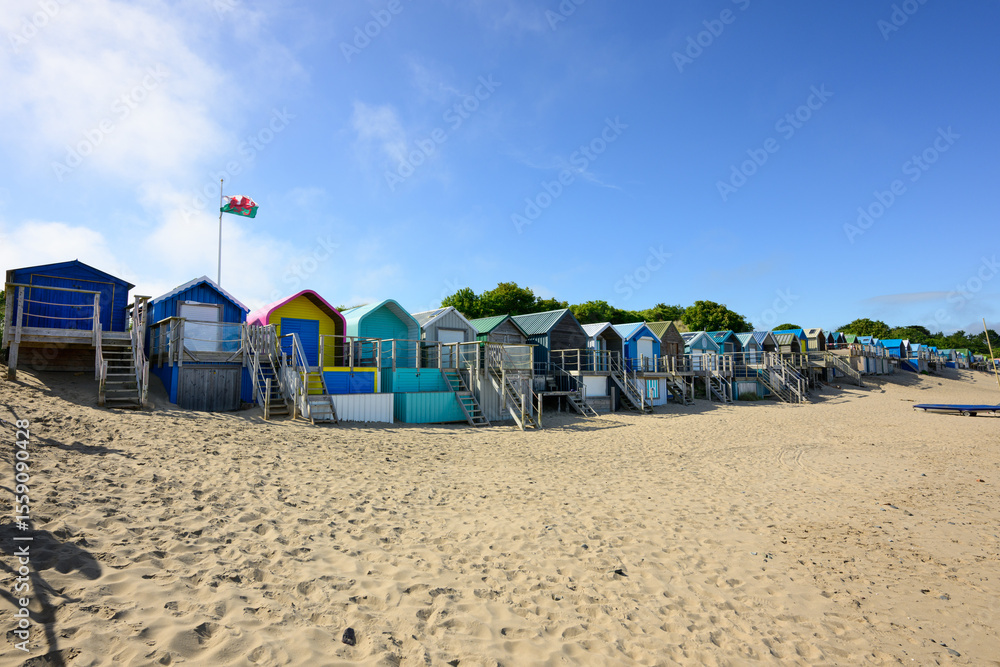 Obraz premium Beach Huts on the Sand at Abersoch, Llyn Peninsula, Wales