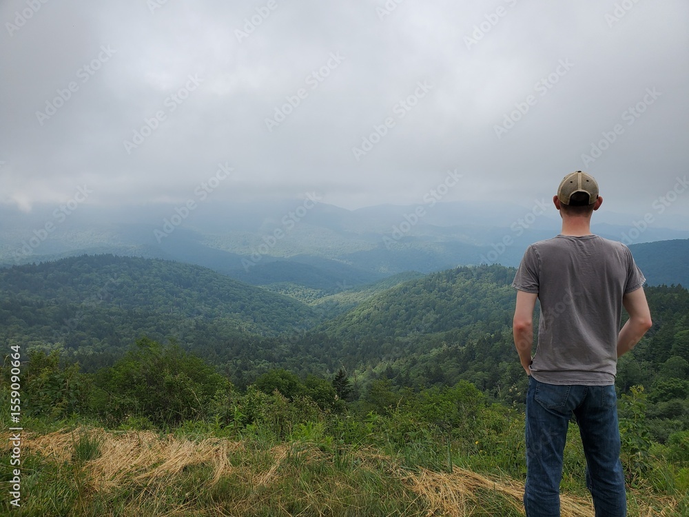 Naklejka premium man in the mountains