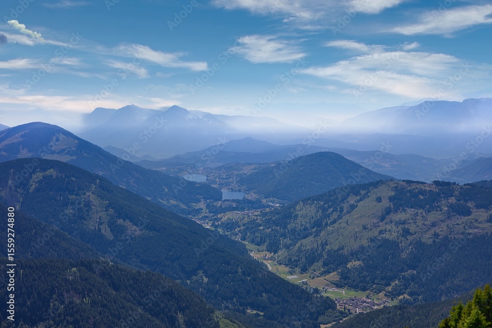 Fototapeta premium val di cembra con lago di Pine' e Piazze dal monte cogne