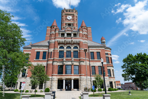 Bild auf Leinwand Williams County Courthouse in Bryan Ohio with Blue Sky and some clouds