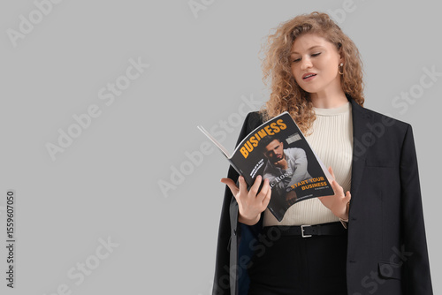 Young businesswoman with cu...