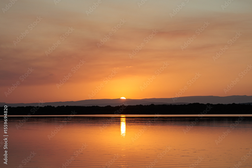 Obraz premium Sunset at the Valparaíso Reservoir, Villardeciervos, Sierra de la Culebra, Zamora, Spain.