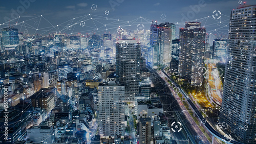 インターネットとネットワークをイメージした都市風景
