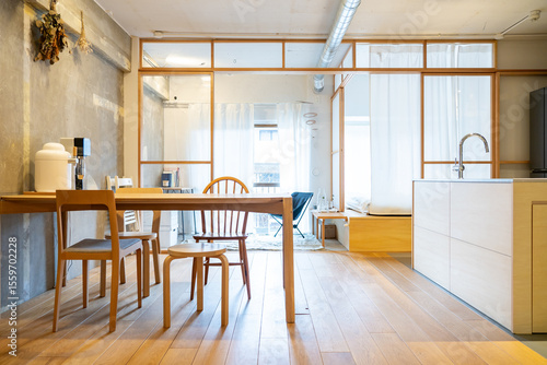 ダイニングテーブルのあるおしゃれな部屋