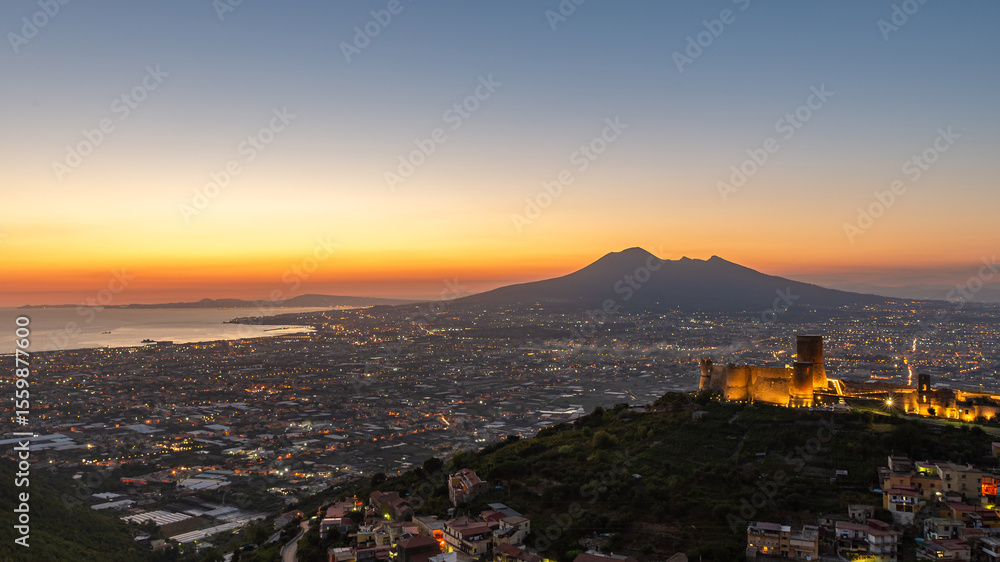 Obraz premium Lettere Castle seen from afar with Vesuvius and the city of Naples in the background. Italy