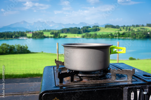 Wallpaper Mural Campingkocher mit Topf vor See- und Bergkulisse
Camping in Bayern Torontodigital.ca