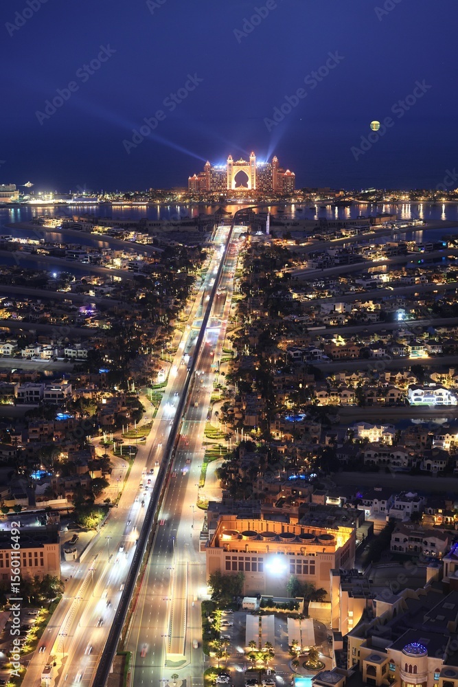 Obraz premium Illuminated Palm Jumeirah and Atlantis Hotel in Dubai.