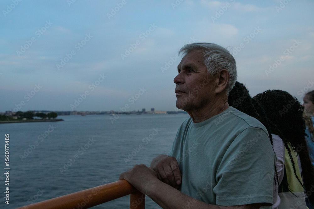 Fototapeta premium Active Senior Man Traveling in New York City. A 75-year-old man explores the streets of New York City, embracing adventure and independence in his golden years.