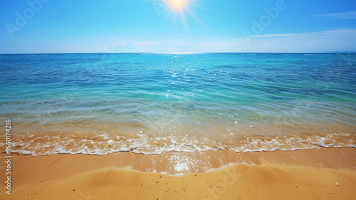照り付ける太陽と青空と海と波