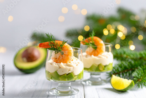 crevettes et avocat en verrines