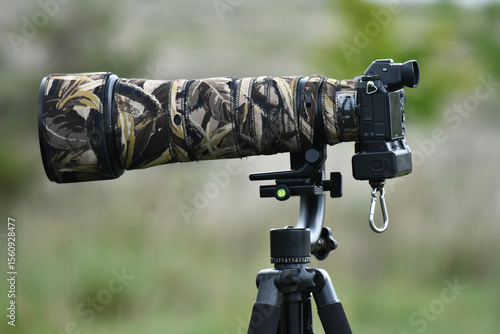 Εκτύπωση καμβά Camera on a tripod with a telephoto lens