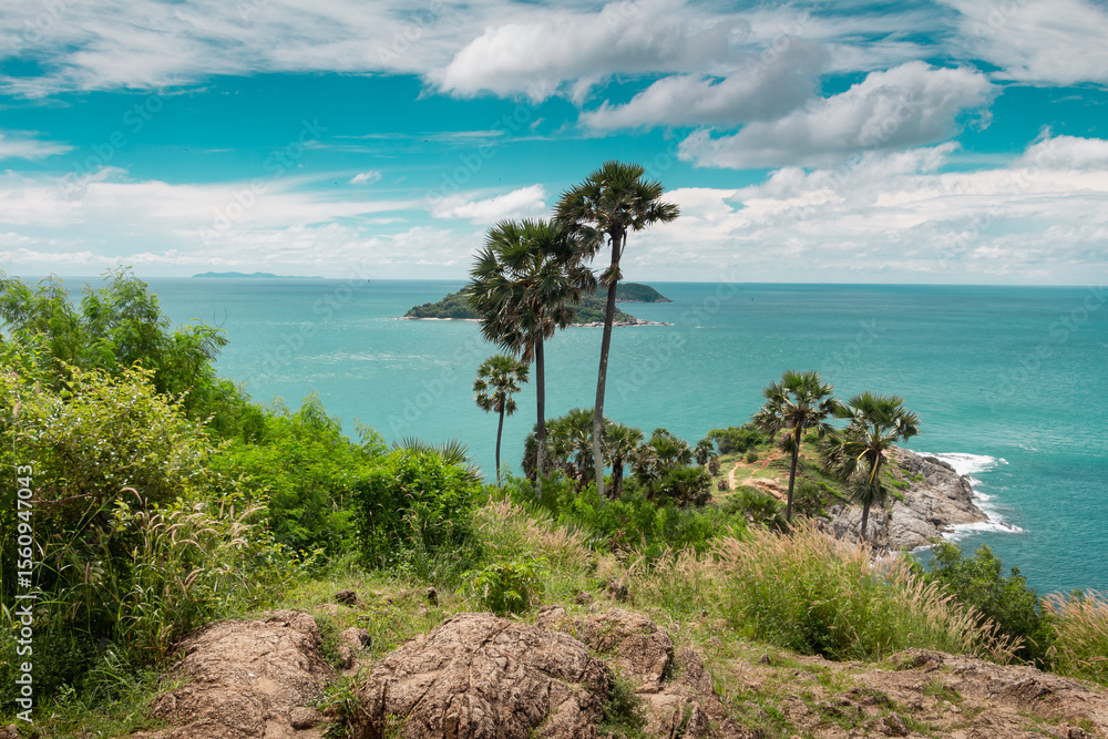 Fototapeta premium Vacation in Thailand. Sea, beach, tropical fruits and drinks