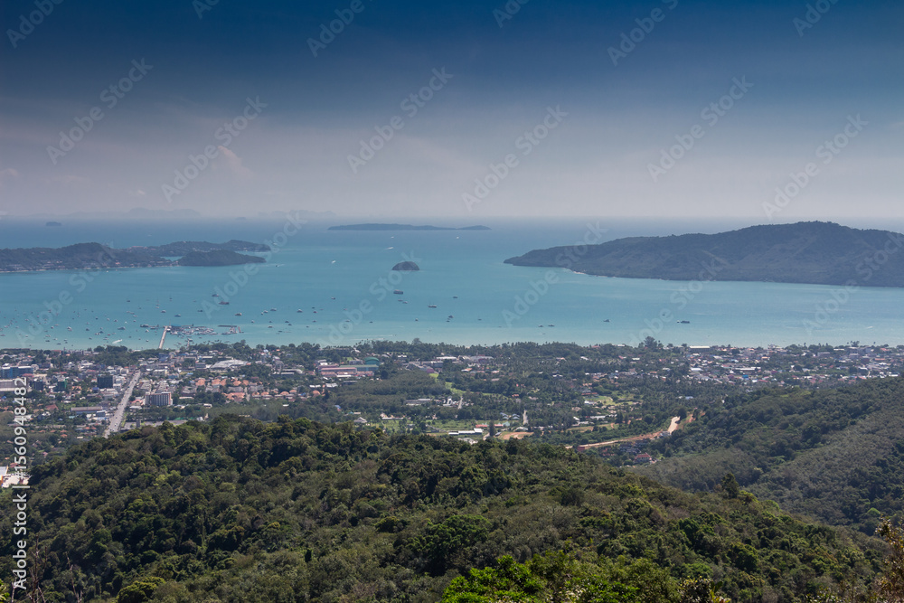 Fototapeta premium Vacation in Thailand. Sea, beach, tropical fruits and drinks