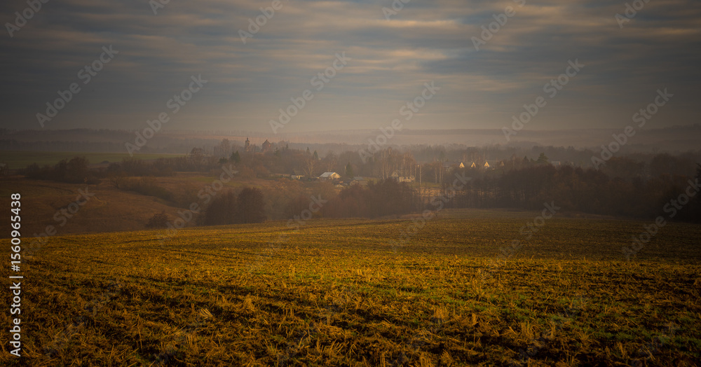 Obraz premium sunrise over the field