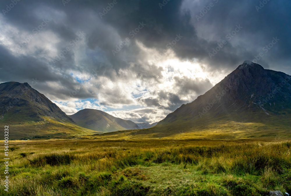 Fototapeta premium Scotland Skyfall at Sunset
