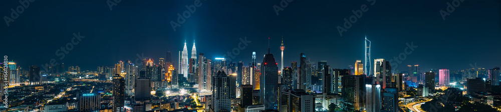 Obraz premium Panoramic night view of Kuala Lumpur city skyline.