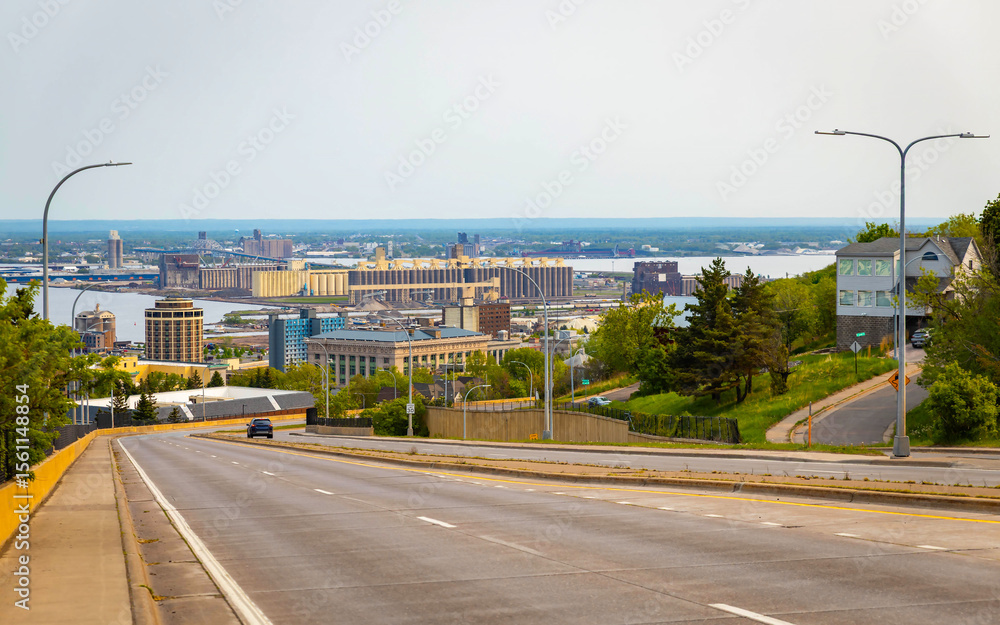 Obraz premium Aerial Cityscape and Lake Superior View in Duluth