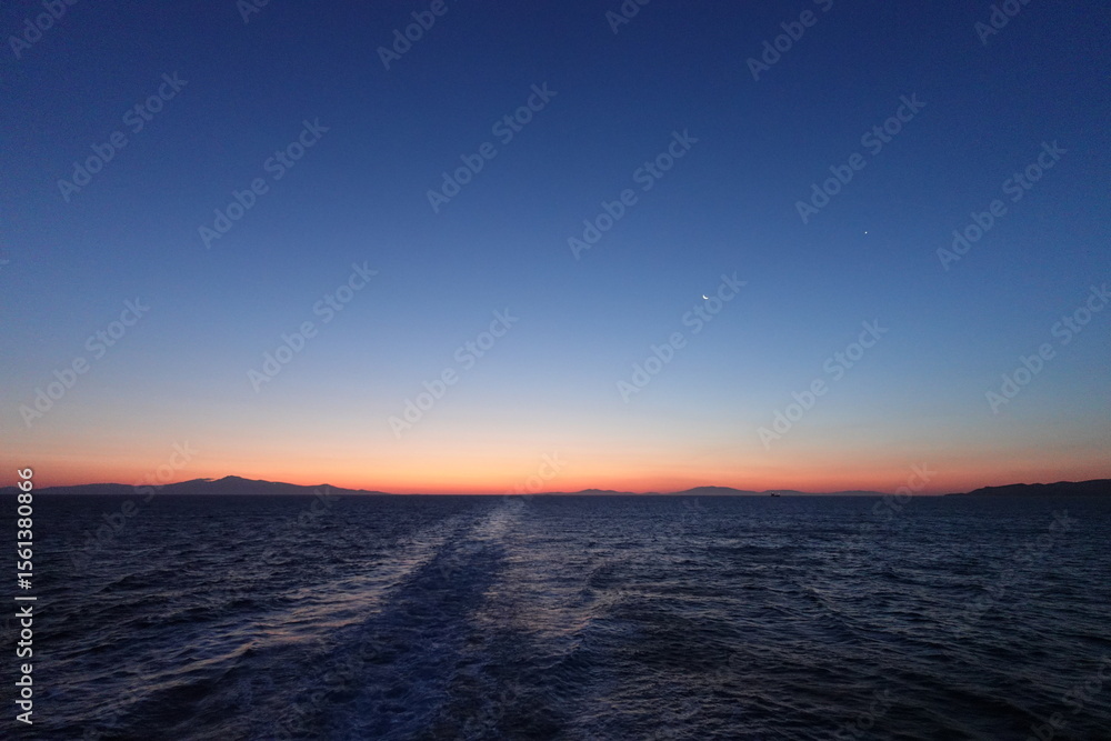 Fototapeta premium Sunrise over the ocean