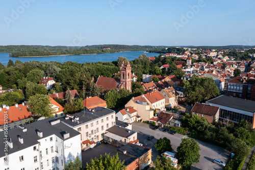 Mrągowo z lotu ptaka - widok na stare miasto i jezioro Czos