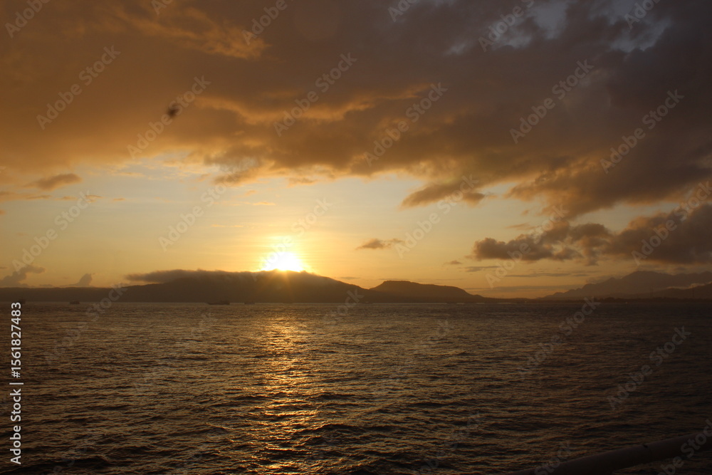 Naklejka premium sunset over the sea