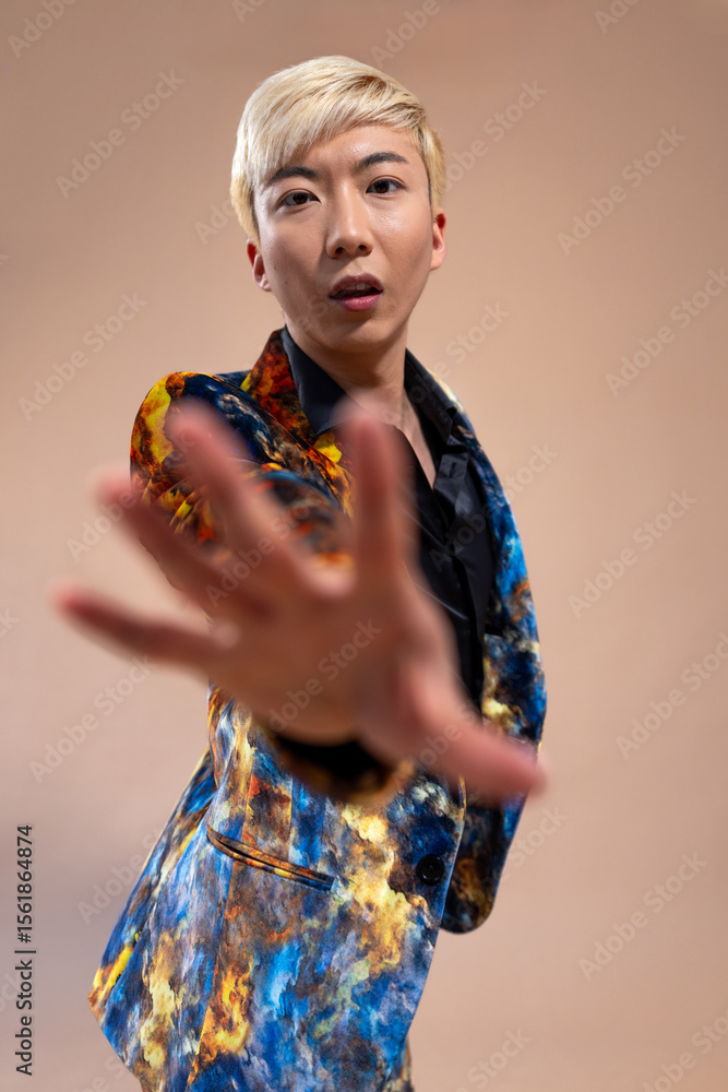 Obraz premium Dramatic Poses in the Studio