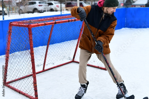 Canvas Print People skate and play ice hockey in the yard