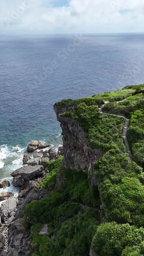 宮古島の絶景断崖と青い海を空撮で体感｜ドローン映像素材