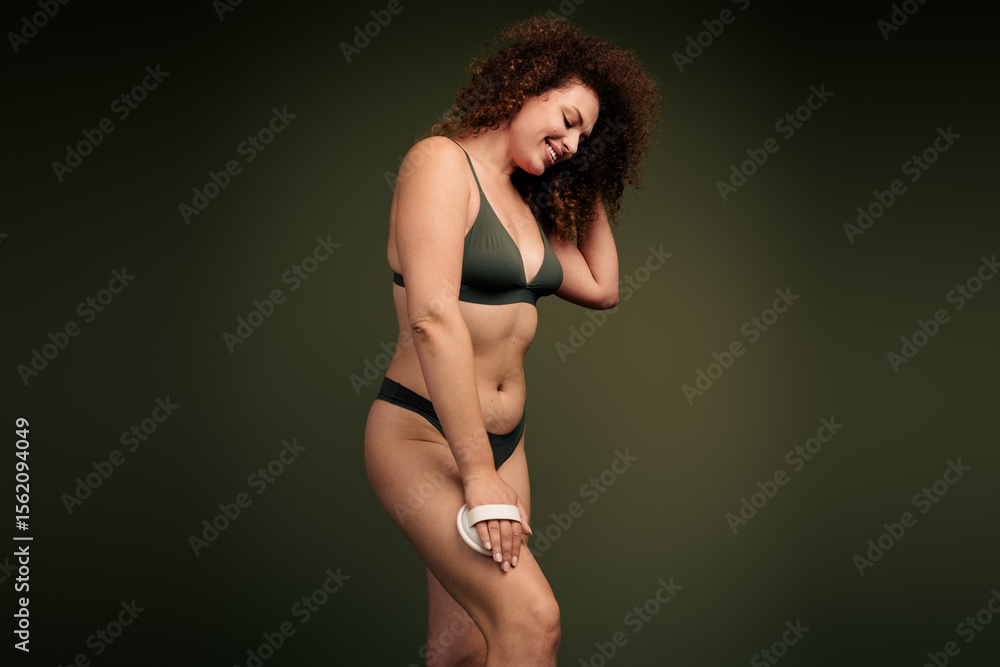 Obraz premium Confident woman with curly hair in stylish green lingerie celebrating body positivity and self acceptance