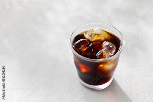 グラスに注いだアイスコーヒー　Iced coffee served in a glass