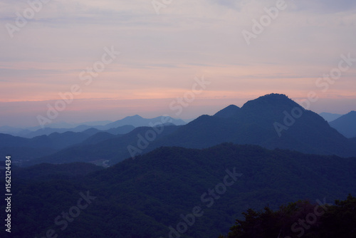 夕暮れと山並み