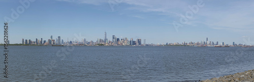 Fotografie super wide angle view of new york city skyline on the hudson river with jersey c