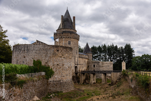Fotografie Defensive Towers and Drawbridge of Château de Blain