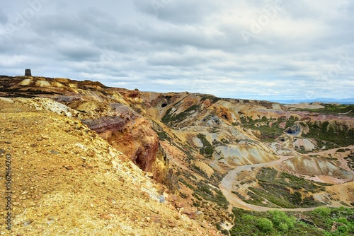 Fotografie Pary's Mountain colourful gravel