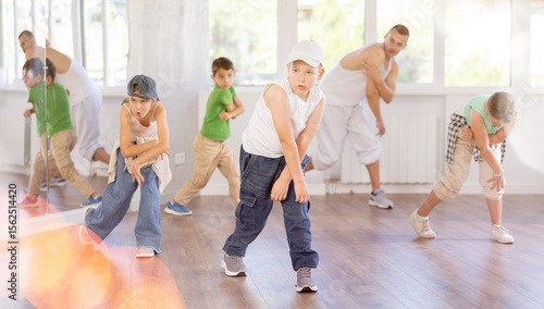 Fotografia Preteen boy performing hip hop dance moves, showcasing skills and concentration,
