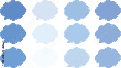 １２色の水色とグレーの雲の形をした吹き出しセット。ポップなデザインで使いやすい。吹き出しの内側に白い破線がある。