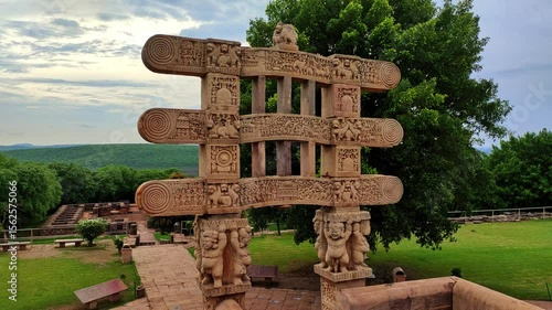 sanchi stupa | ancient sanchi stupa in madhya pradesh, india | symbol of buddist architecture | unesco world heritage site