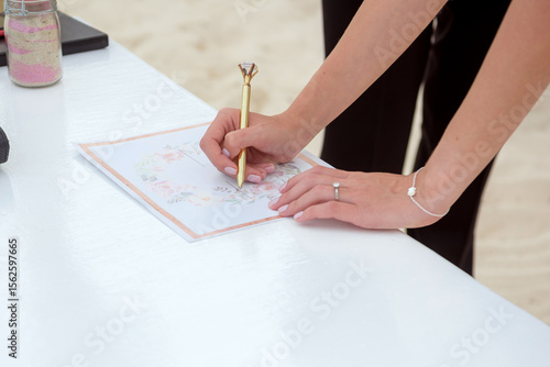 Fotografie The bride signs the certificate of marriage. Mexico.