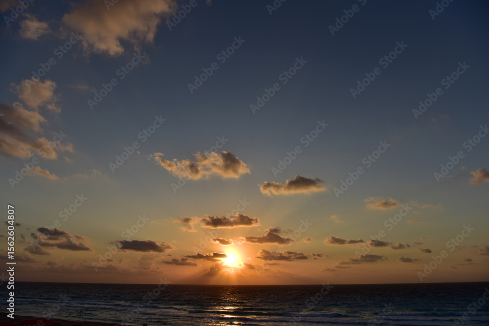 Obraz premium Sea beach with sky sunset or sunrise. Clouds over the sunset sea.