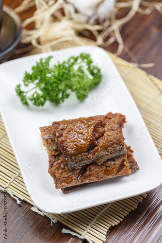 Rounded long porcelain plate with flavored hairtail fish