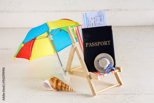 Mini deck chair with passpo...