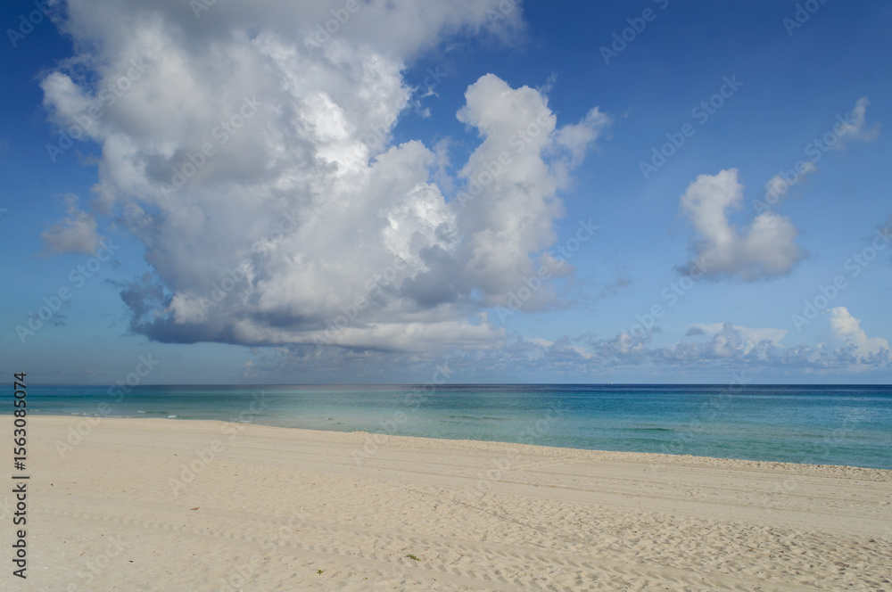 Fototapeta premium Varadero Beach with clouds, Cuba