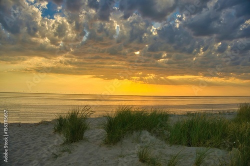 Sonnenuntergang in Hargen aan Zee in Nordholland