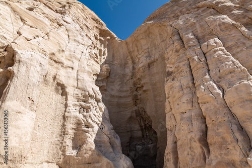 Wallpaper Mural Entrada Sandstone（Middle Jurassic），Mostly fine-grained sandstone. Toadstool Hoodoos Trail, Kane County, Utah geology. . Weathering, erosion. Torontodigital.ca