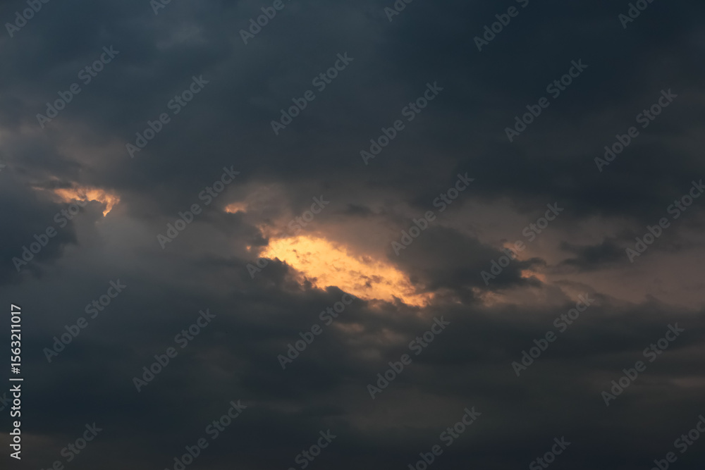 Obraz premium dramatic cloudy sky background