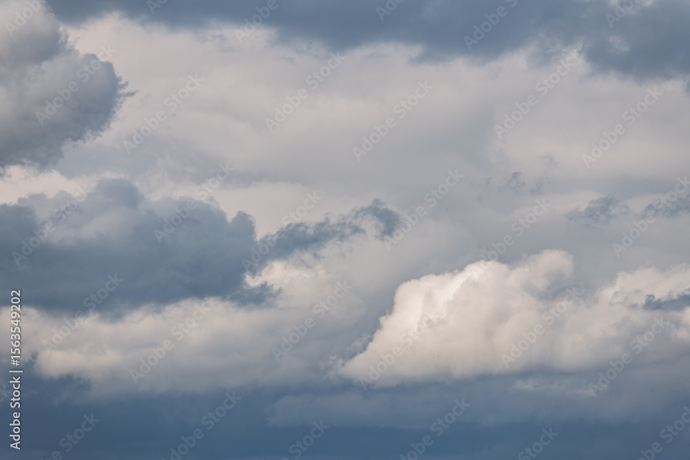Fototapeta premium Dramatic Grey Clouds in a Moody Sky Captured During Overcast Weather