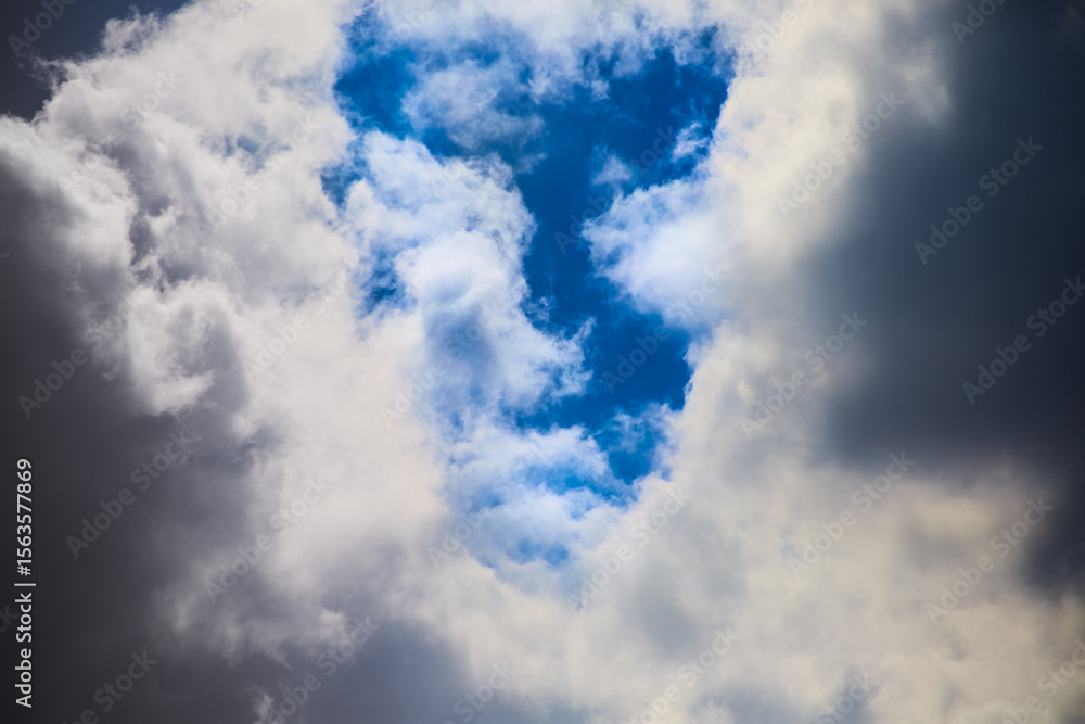 Obraz premium Clouds in the sky, where the silhouette of a face is visible, the 