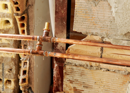 Cuadro en lienzo Copper pipes for water supply, ready for connection during a complete renovation of a home installations